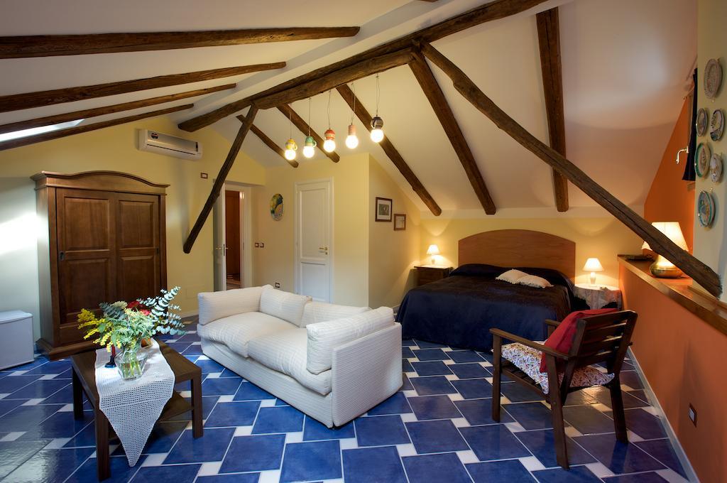 La Casa Di Donn'Amelia Bed & Breakfast Molina  Room photo